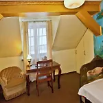 Castle 3*