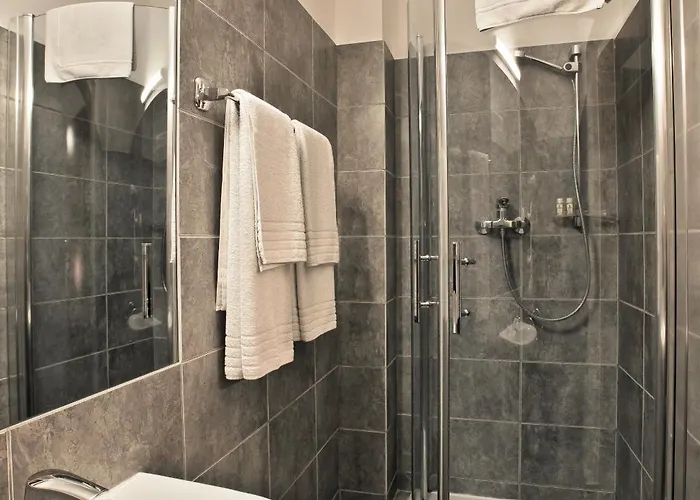 Castle Aparthotel 3*