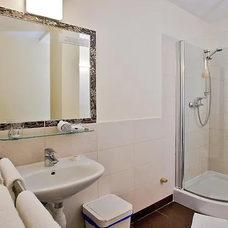 Bed and Breakfast Castle 3*
